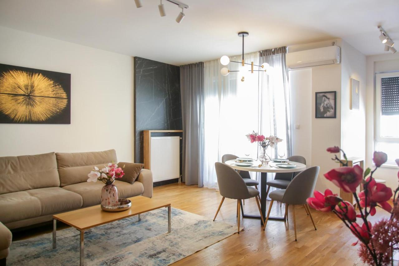 Supernova Deluxe Residence Novi Sad Buitenkant foto