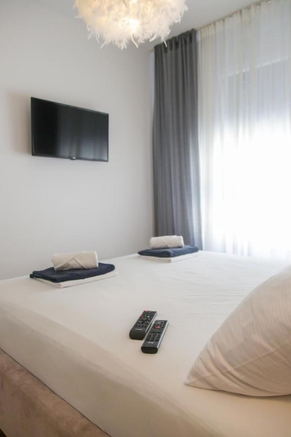 Supernova Deluxe Residence Novi Sad Buitenkant foto