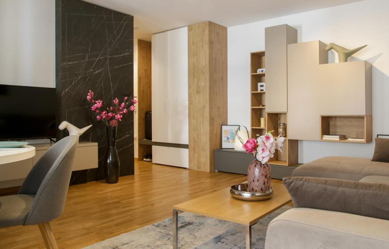 Supernova Deluxe Residence Novi Sad Buitenkant foto